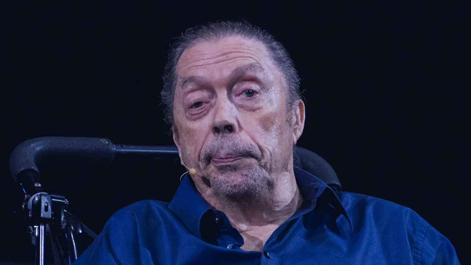 Tim Curry durante una sesión de preguntas por los 50 años de Rocky Horror en 2025