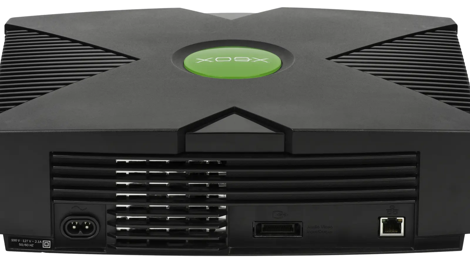 Vista trasera de la Xbox original con su puerto Ethernet integrado a la derecha