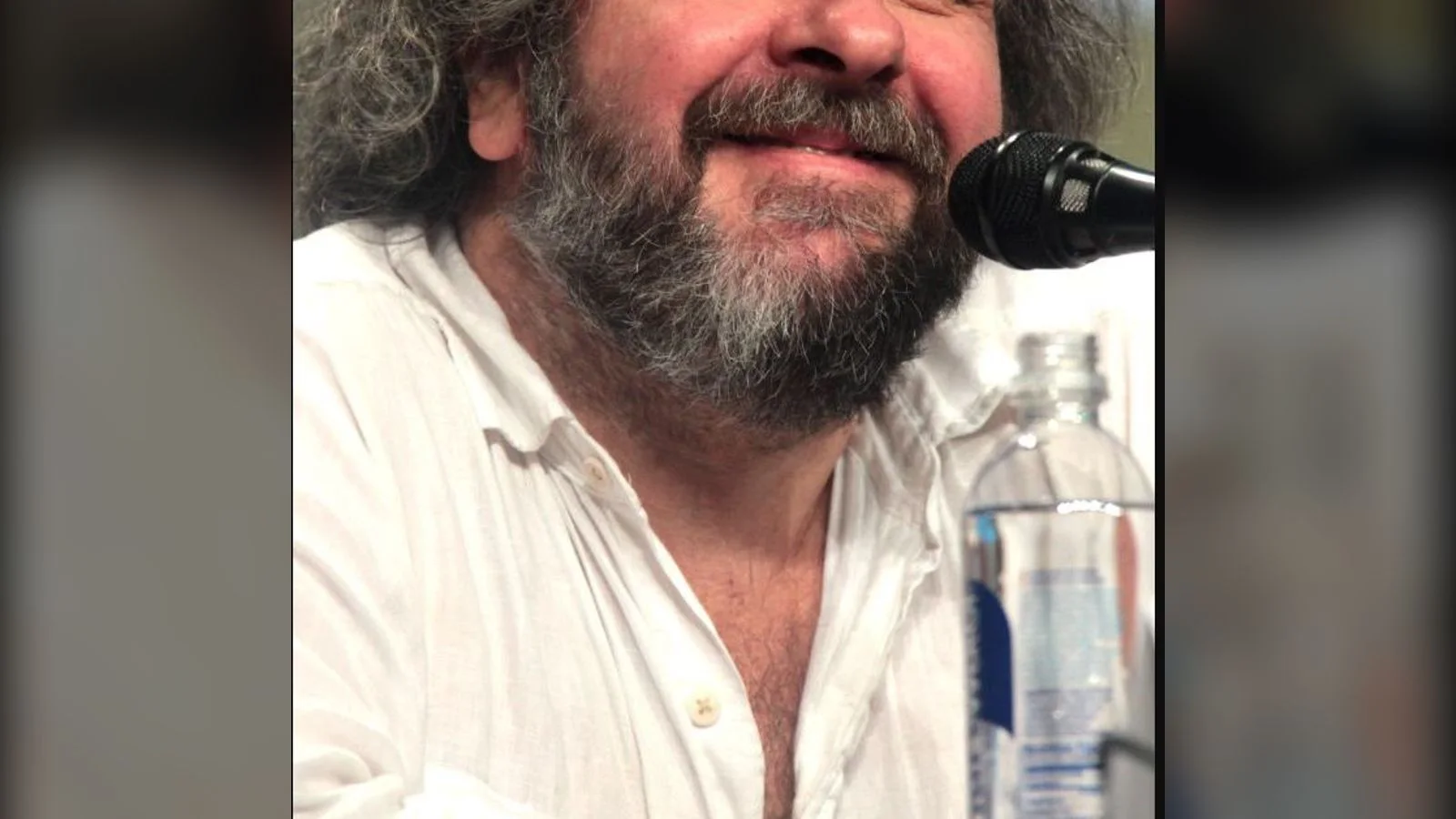 Peter Jackson habla durante un panel de Comic-Con de San Diego en 2014.
